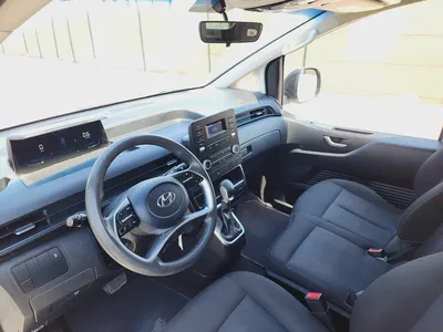 Hyundai Staria 3 Seater V6 3.5 AUTOMATIC 2023 GCC Specs With Full Service History-9