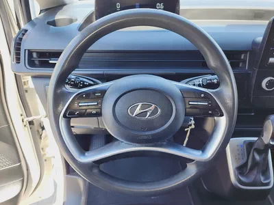 Hyundai Staria 3 Seater V6 3.5 AUTOMATIC 2023 GCC Specs With Full Service History-12