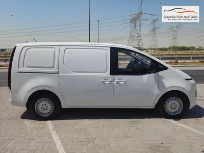 Hyundai Staria 3 Seater V6 3.5 AUTOMATIC 2023 GCC Specs With Full Service History-3
