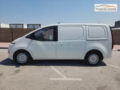 Hyundai Staria 3 Seater V6 3.5 AUTOMATIC 2023 GCC Specs With Full Service History-4