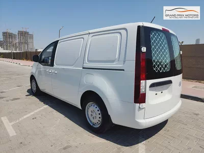 Hyundai Staria 3 Seater V6 3.5 AUTOMATIC 2023 GCC Specs With Full Service History-5