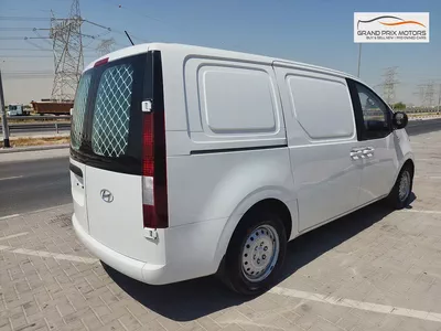 Hyundai Staria 3 Seater V6 3.5 AUTOMATIC 2023 GCC Specs With Full Service History-6