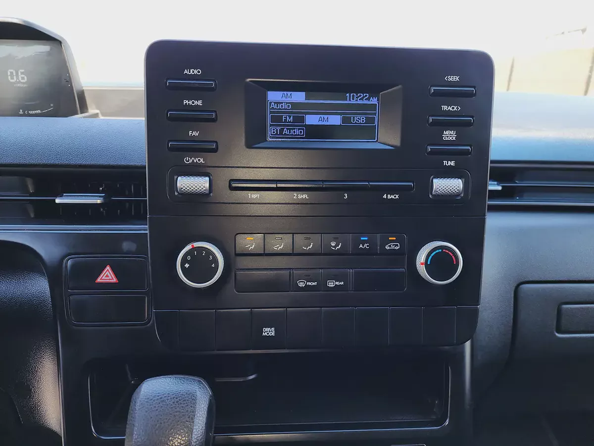 Hyundai Staria 3 Seater V6 3.5 AUTOMATIC 2023 GCC Specs With Full Service History-13-13