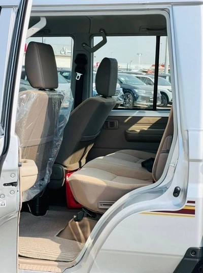 Toyota Land Cruiser Pick Up 4.0L PETROL AUTOMATIC DOUBLE CABINE 2024 GCC-16