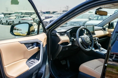 TOYOTA RAV4 XLE HYBRID-4