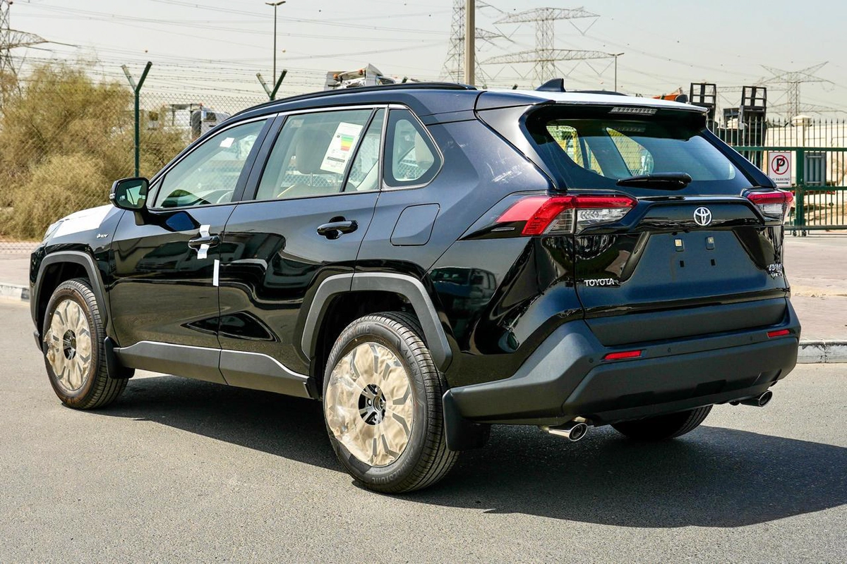 TOYOTA RAV4 XLE HYBRID-7-7