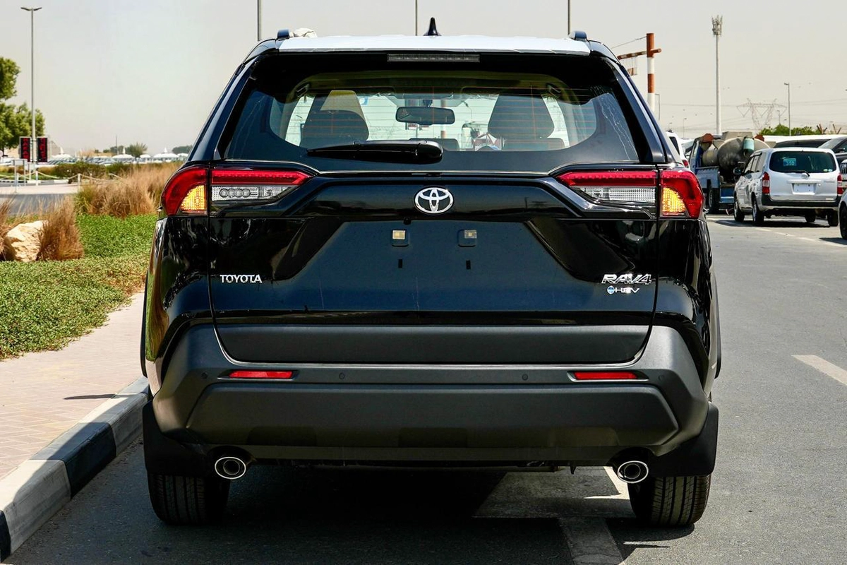 TOYOTA RAV4 XLE HYBRID-8-8