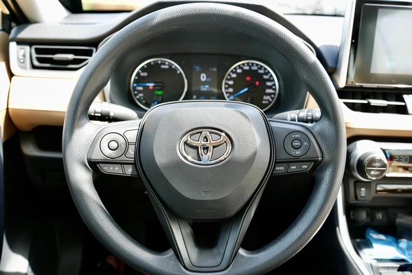 TOYOTA RAV4 XLE HYBRID