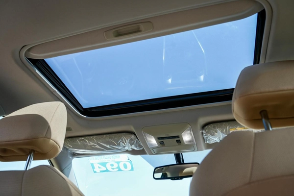 TOYOTA RAV4 XLE HYBRID