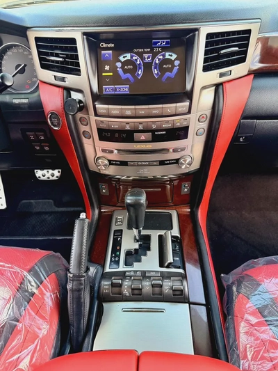 Lexus LX 570 5.7L 2014 GCC Specs Good Condition-12