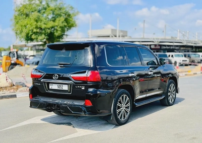 Lexus LX 570 5.7L 2014 GCC Specs Good Condition-5