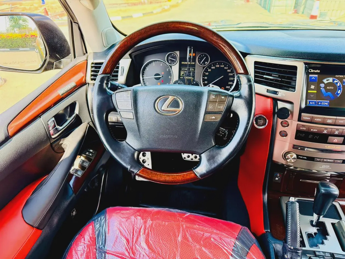 Lexus LX 570 5.7L 2014 GCC Specs Good Condition-13-13