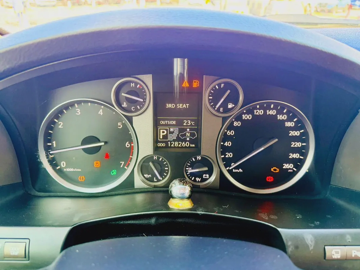 Lexus LX 570 5.7L 2014 GCC Specs Good Condition-14-14