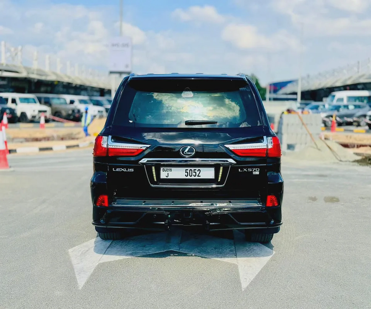 Lexus LX 570 5.7L 2014 GCC Specs Good Condition-4-4