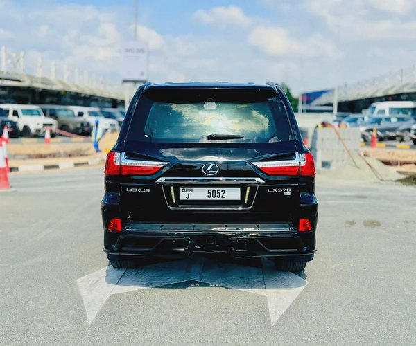 Lexus LX 570 5.7L 2014 GCC Specs Good Condition