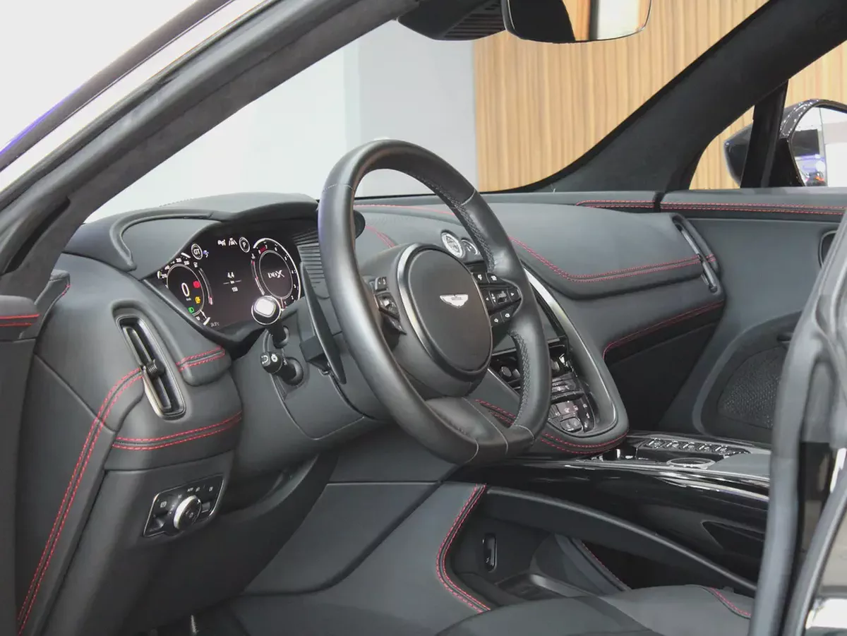 2022 - Aston Martin DBX 550 - Prestige Condition - No accidents for 499,000.00 AED-5-5