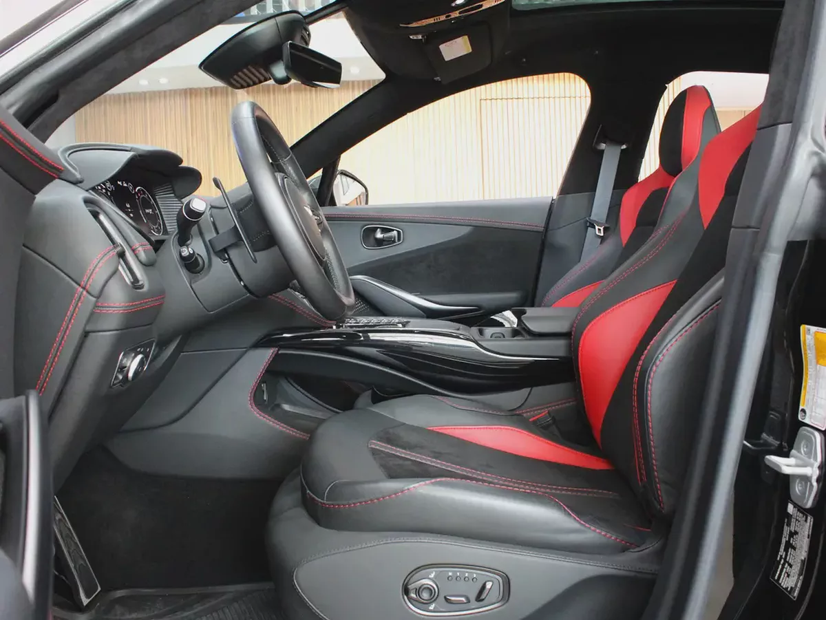 2022 - Aston Martin DBX 550 - Prestige Condition - No accidents for 499,000.00 AED-6-6