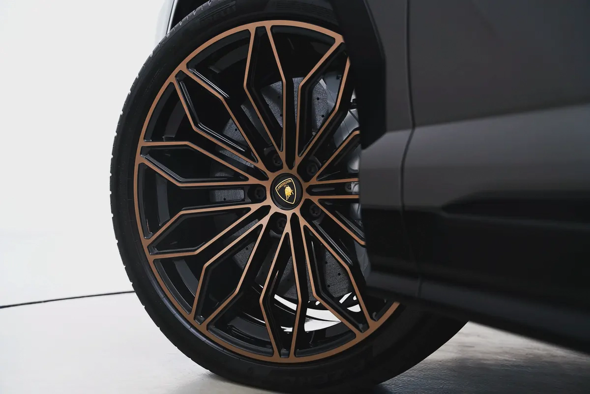 2025 LAMBORGHINI URUS SE-17-17