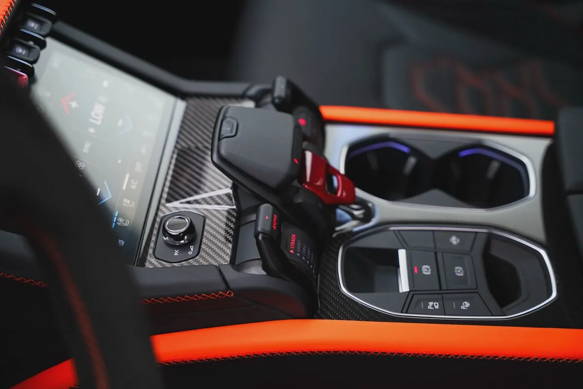 2025 LAMBORGHINI URUS SE-8-8