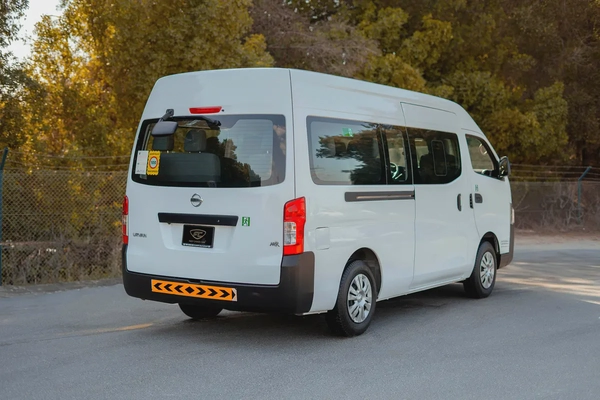 High-Roof 13-Seater Passenger Van | Manual | GCC Specs | Ref#N67836