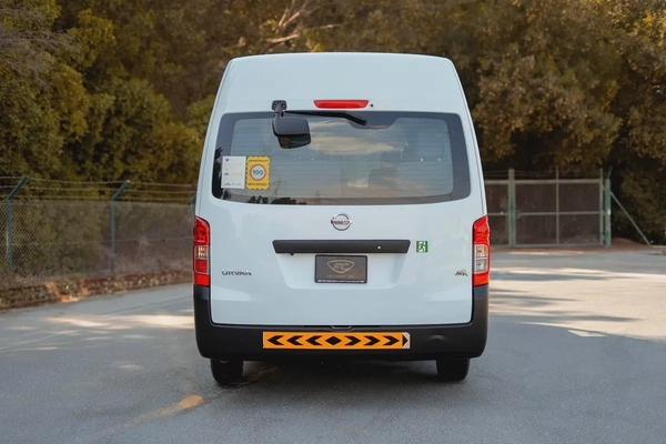 High-Roof 13-Seater Passenger Van | Manual | GCC Specs | Ref#N67836