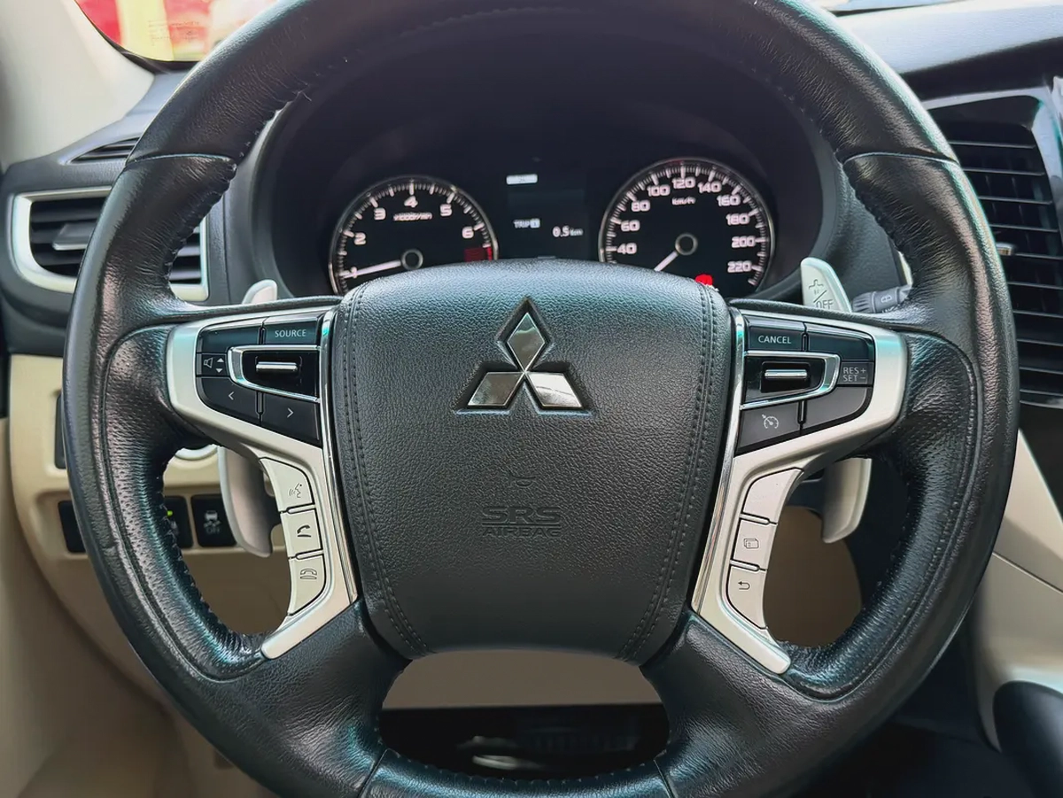 Mitsubishi Montero Sport -2019-GLS -4WD Medium Line - GCC -FREE ACCIDENT—ORIGINAL PAINT