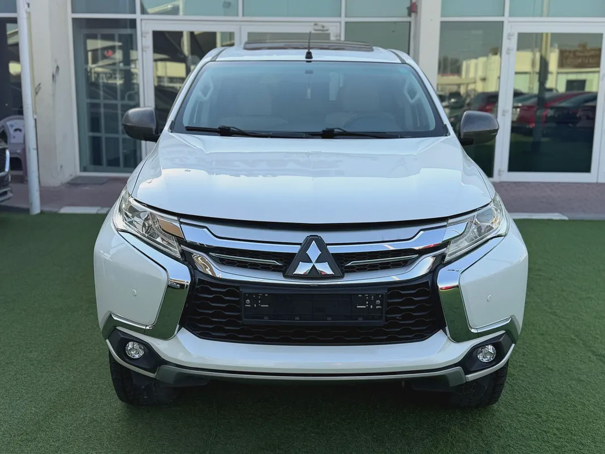 Mitsubishi Montero Sport -2019-GLS -4WD Medium Line - GCC -FREE ACCIDENT—ORIGINAL PAINT