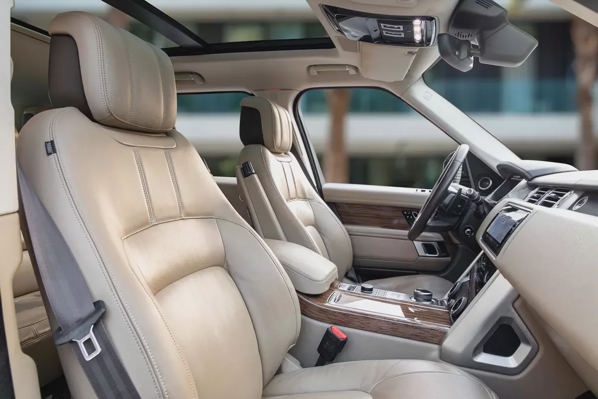 3,721 P.M |  Range Rover | SE | 0% Downpayment | Al Tayer History | Under Warranty!-10-10