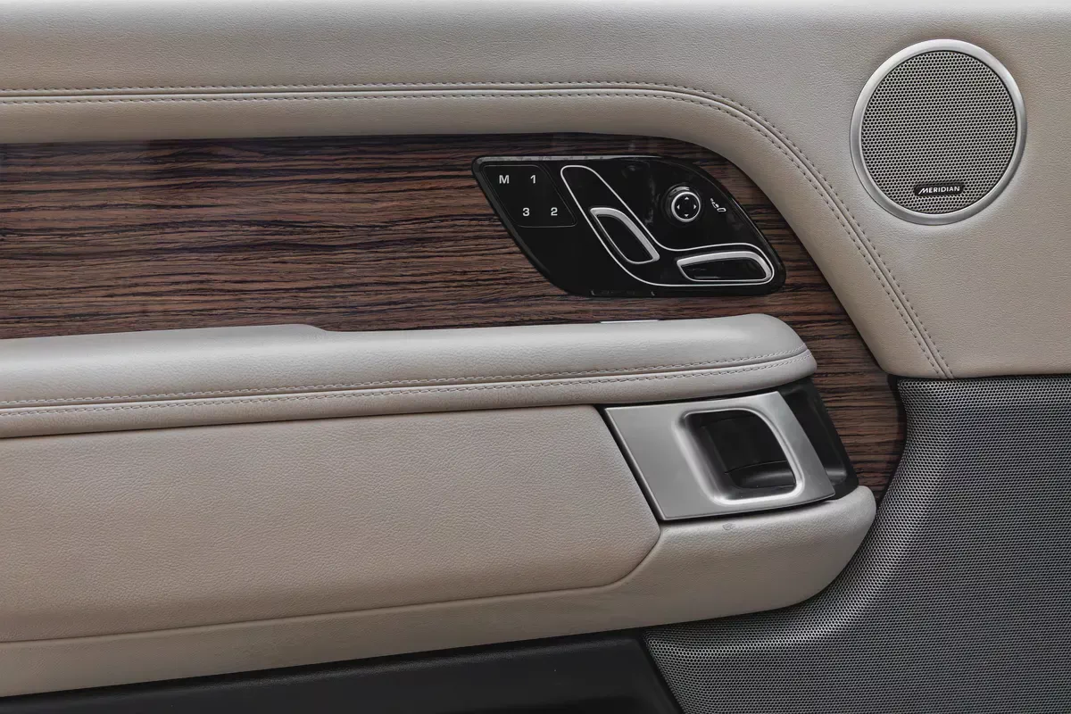 3,721 P.M |  Range Rover | SE | 0% Downpayment | Al Tayer History | Under Warranty!-12-12