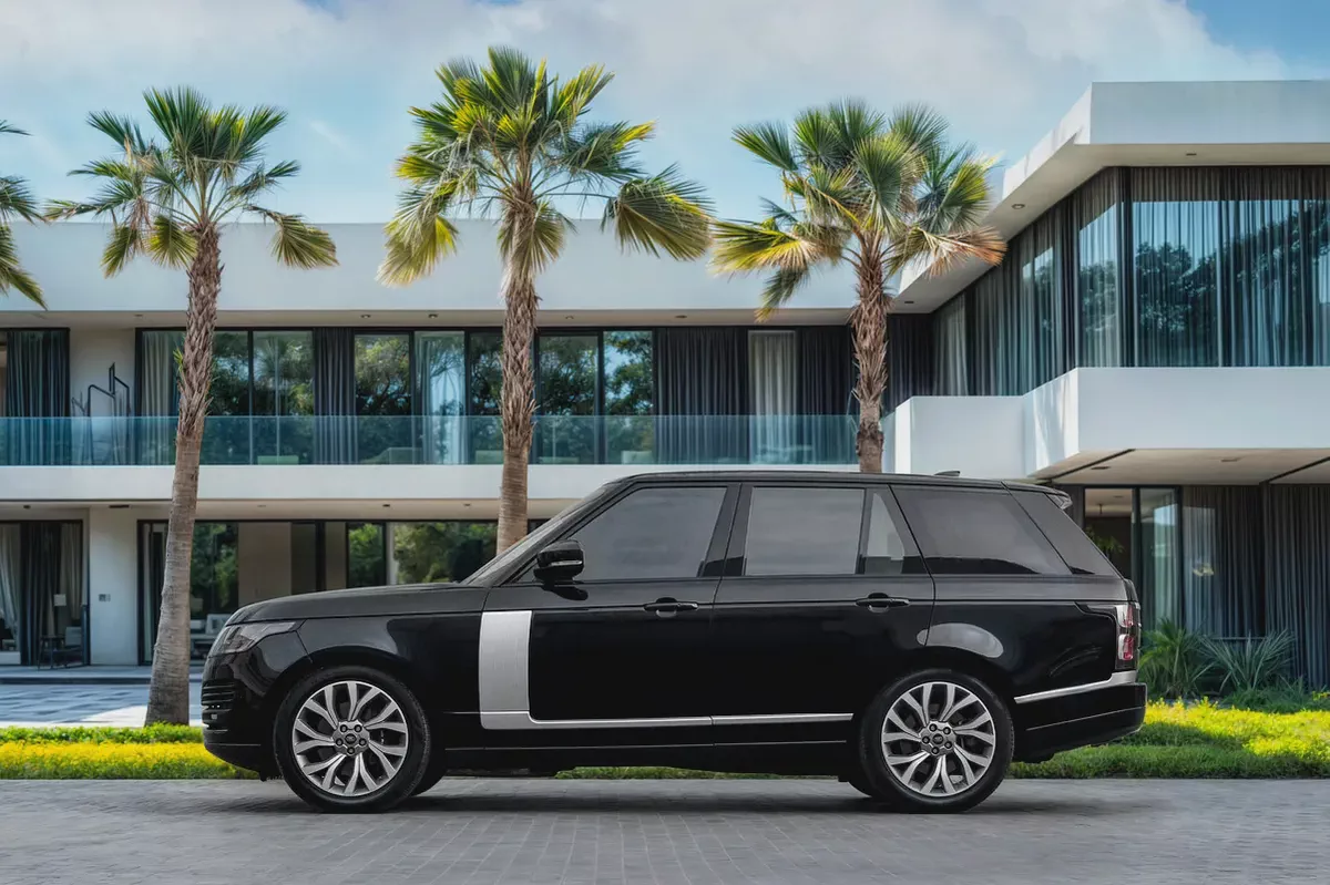 3,721 P.M |  Range Rover | SE | 0% Downpayment | Al Tayer History | Under Warranty!-1-1