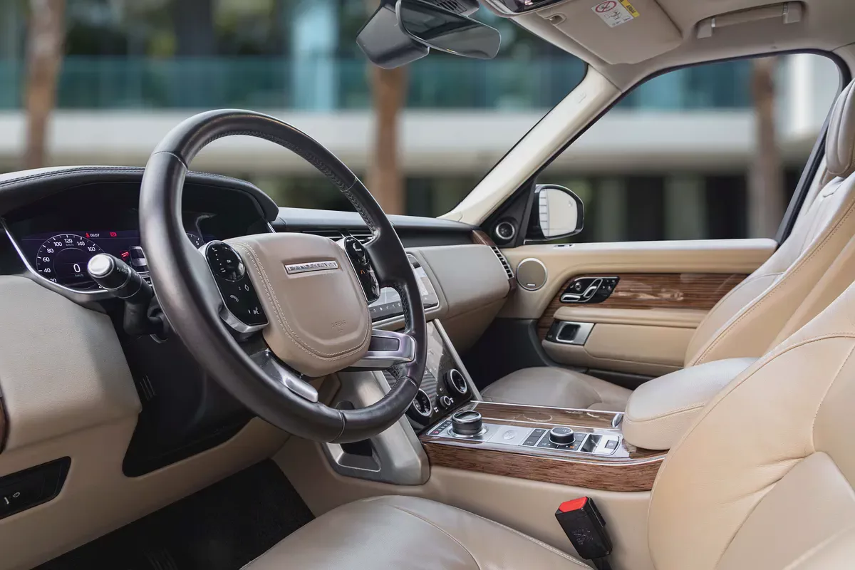 3,721 P.M |  Range Rover | SE | 0% Downpayment | Al Tayer History | Under Warranty!-8-8