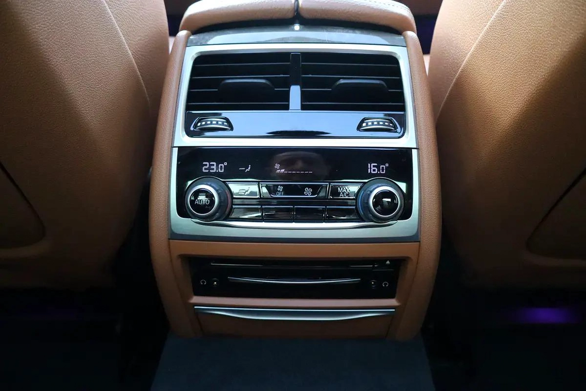 BMW 730Li M-kit - 2020 Model - GCC - Original Paint-8-8
