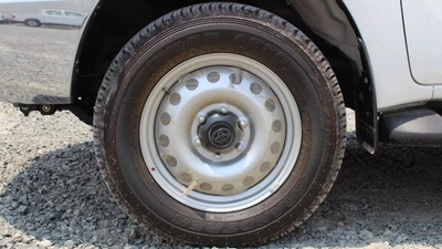 Toyota Hilux  2.7L MT BASIC GCC-4