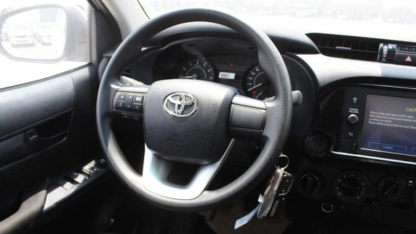 Toyota Hilux  2.7L MT BASIC GCC