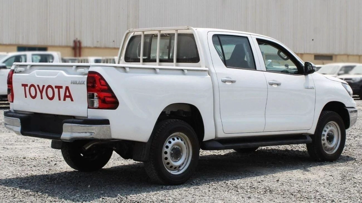 Toyota Hilux  2.7L MT BASIC GCC-11-11