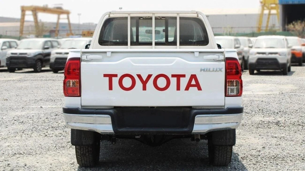 Toyota Hilux  2.7L MT BASIC GCC-22-22