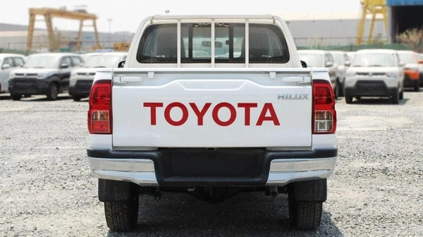 Toyota Hilux  2.7L MT BASIC GCC