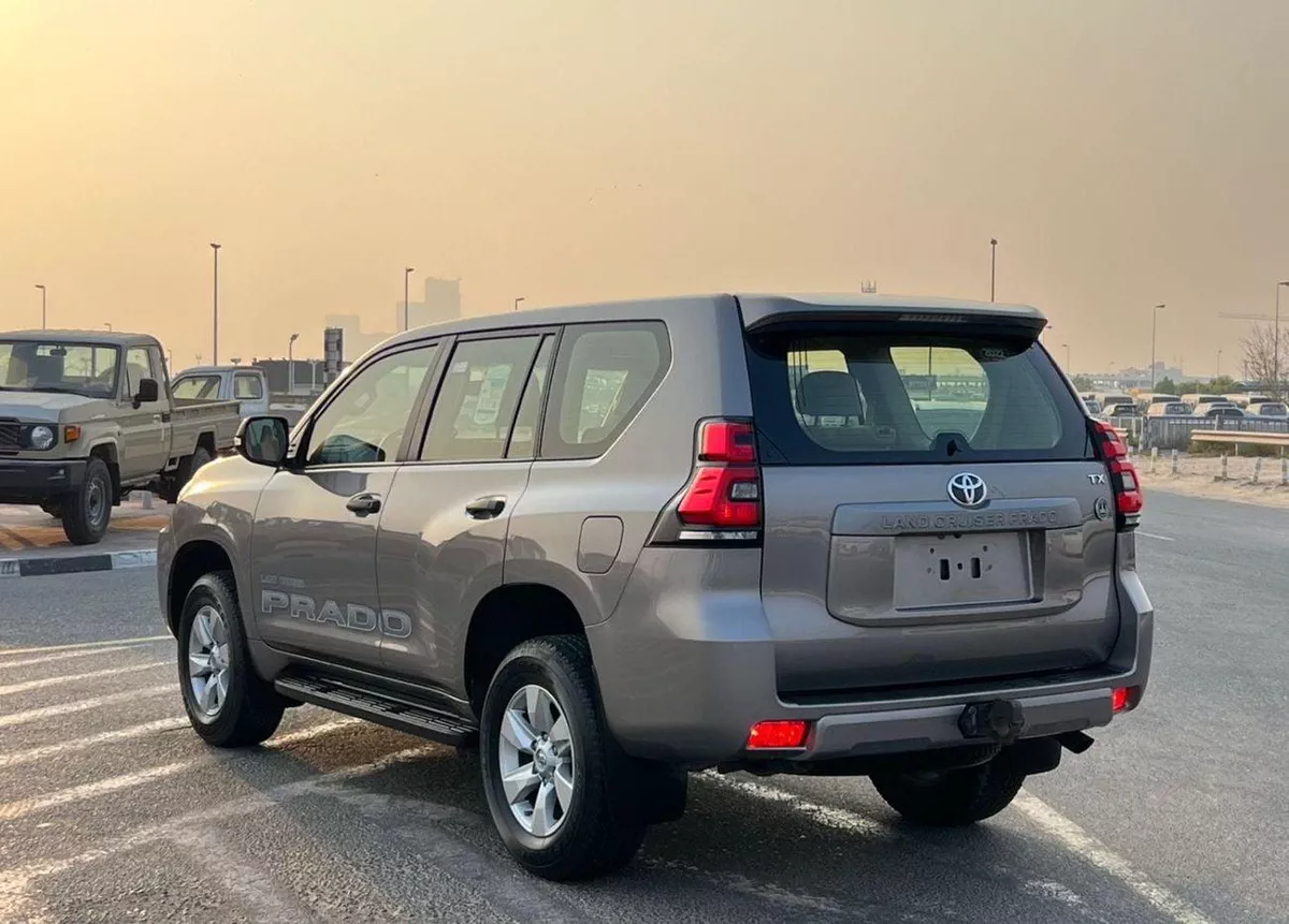 Toyota Prado  2022 Toyota Prado TX 2.7L V4- AWD 4x4 - No accident  - 2 key Rear  Sensor --3-0