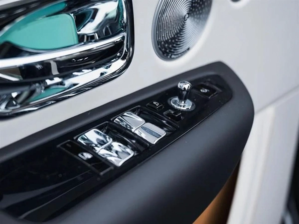 Rolls Royce Cullinan Series II with Captain Seats