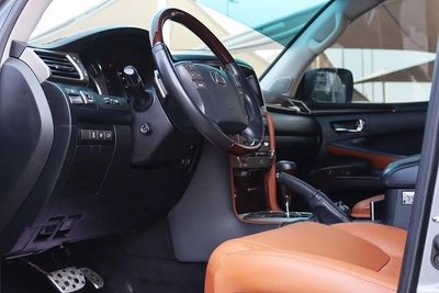 LEXUS LX570 2014 Full Option-6