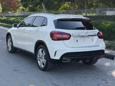 Mercedes GLA 250 model 2020 Canadian excellent condition-2