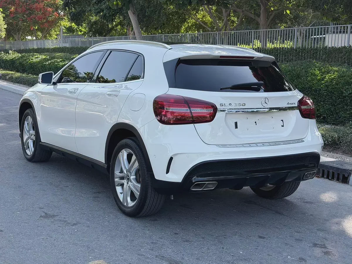 Mercedes GLA 250 model 2020 Canadian excellent condition-2-2