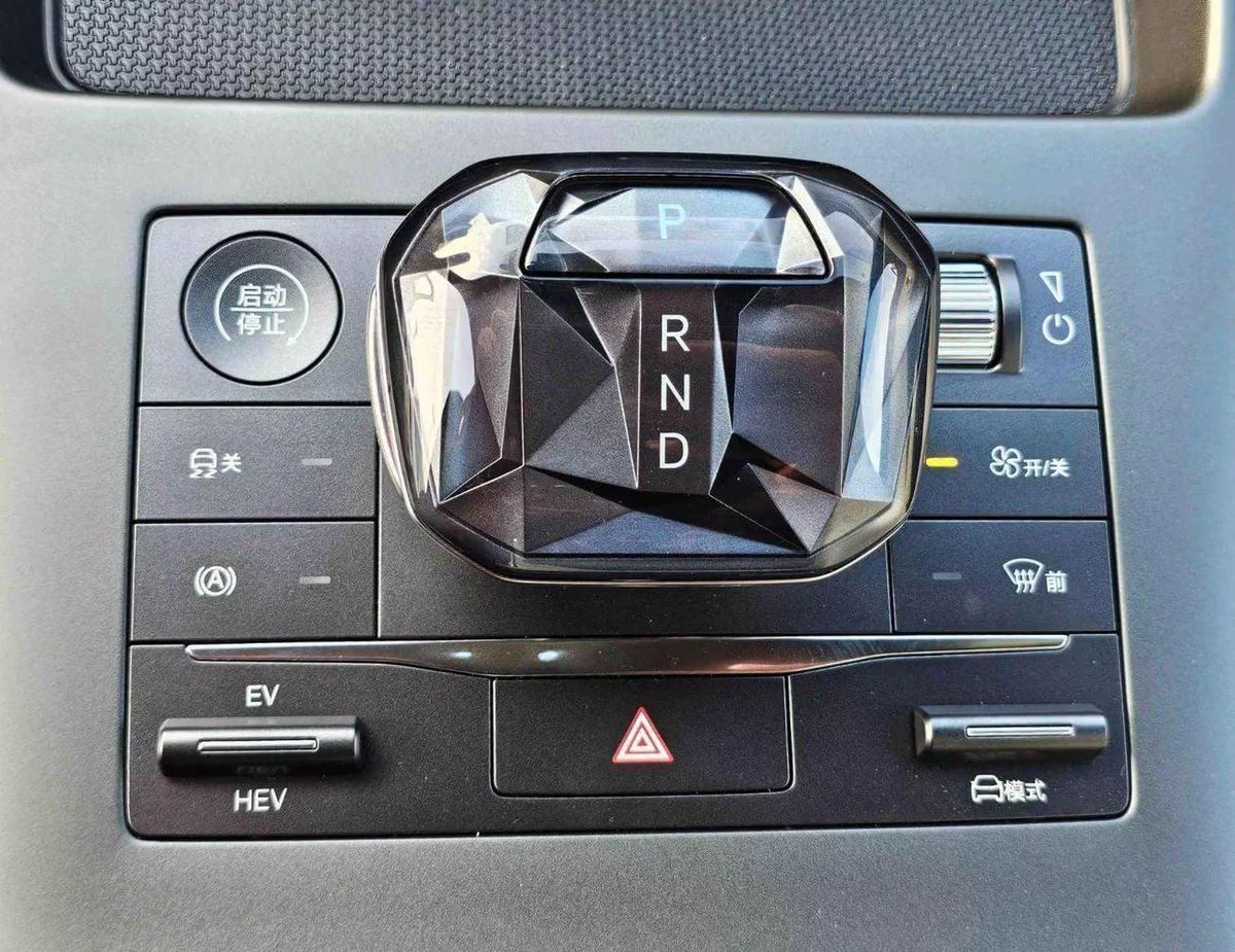 BYD QIN PLUS STD DMI 55 KM PLUG IN HYBRID/ 1.5L V4 PETROL / DVD +CAMERA / PUSH START / LEATHER SEATS (CODE # QINPDMI)-13-0