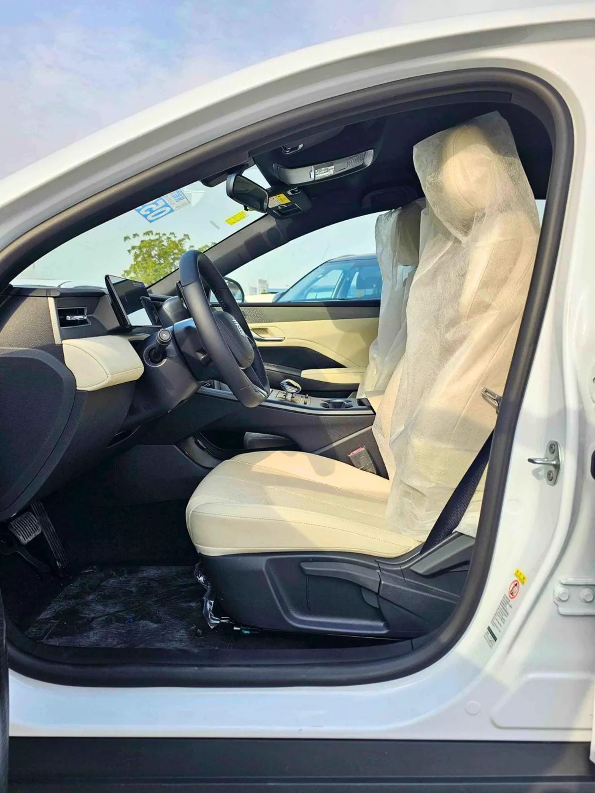 BYD QIN PLUS STD DMI 55 KM PLUG IN HYBRID/ 1.5L V4 PETROL / DVD +CAMERA / PUSH START / LEATHER SEATS (CODE # QINPDMI)-7-0