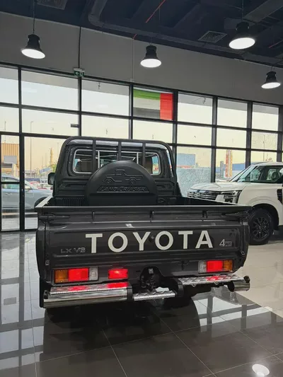 2026 Toyota Land Cruiser 79 LX - GCC Specs - Brand New-3