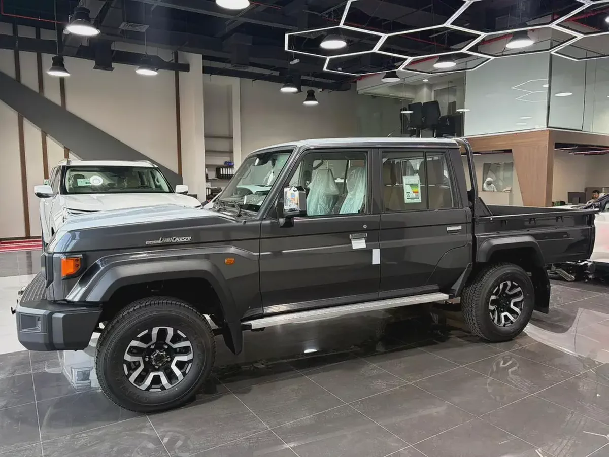2026 Toyota Land Cruiser 79 LX - GCC Specs - Brand New