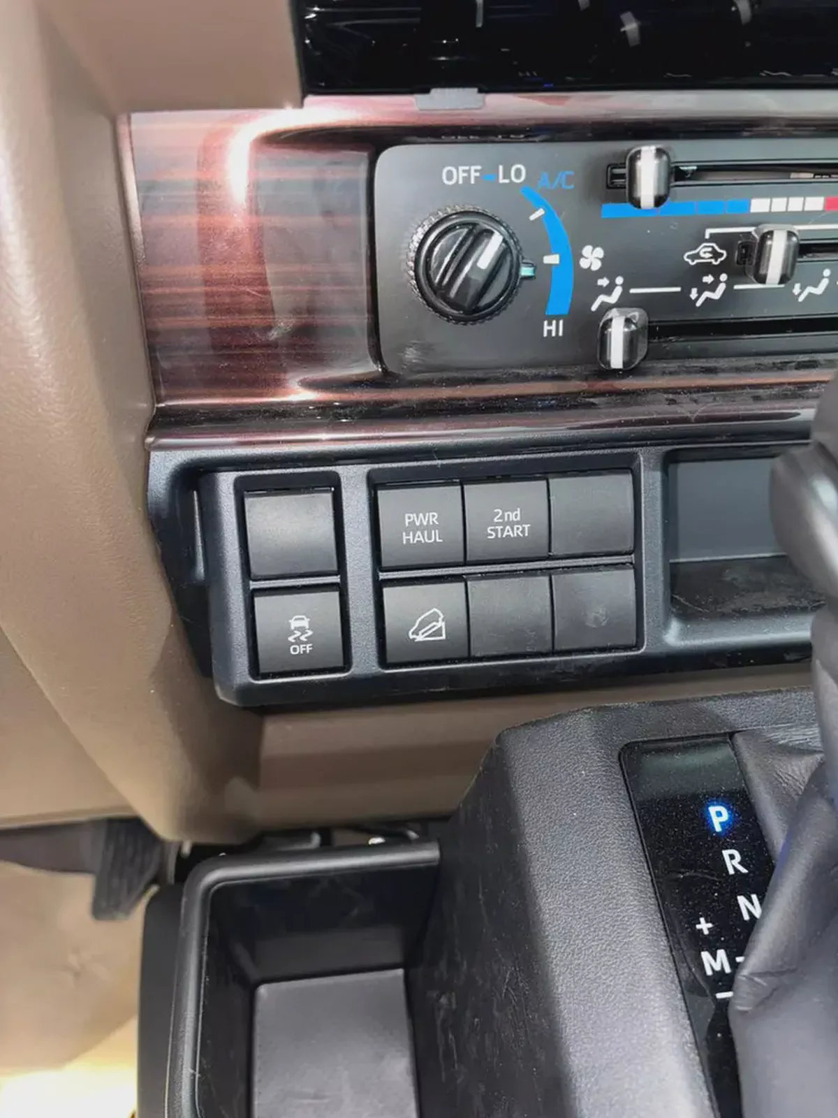 2026 Toyota Land Cruiser 79 LX - GCC Specs - Brand New-8-8