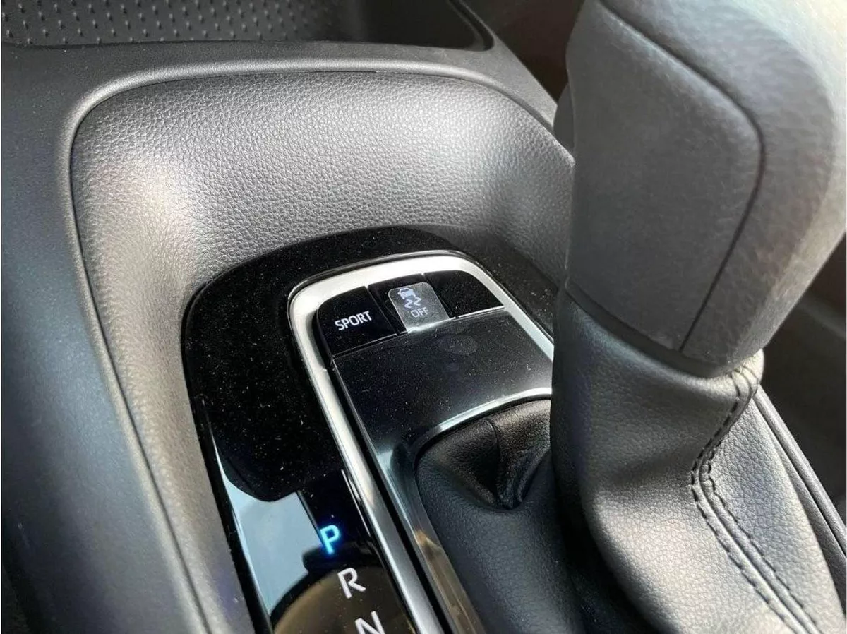 Toyota Corolla XLI EXECUTIVE Toyota corolla 1.5L full option , sunroof , push start , back camera , sport mode-13-0