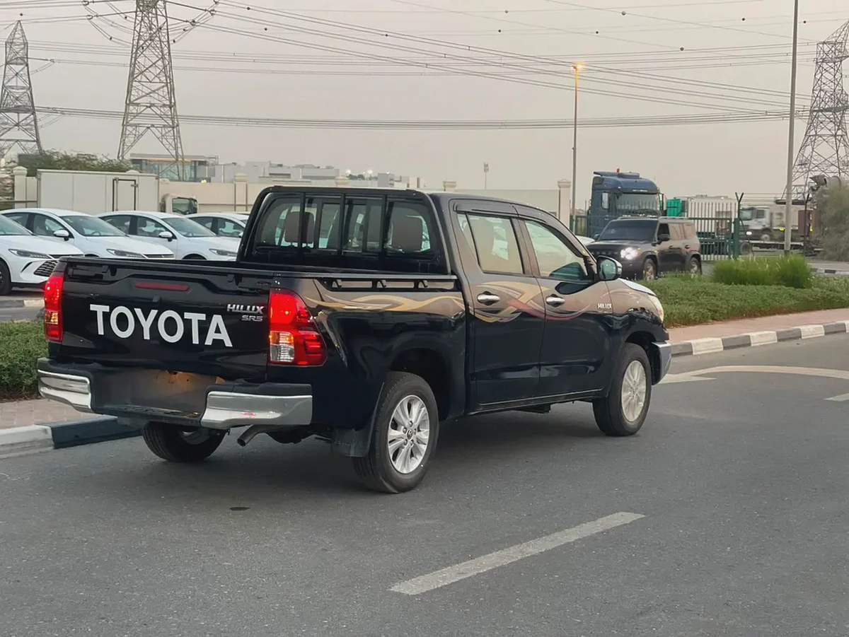 2026 Toyota Hilux Double Cab GLX SR5 A/T 2.7L PETROL GCC SPEC NEW-4-4