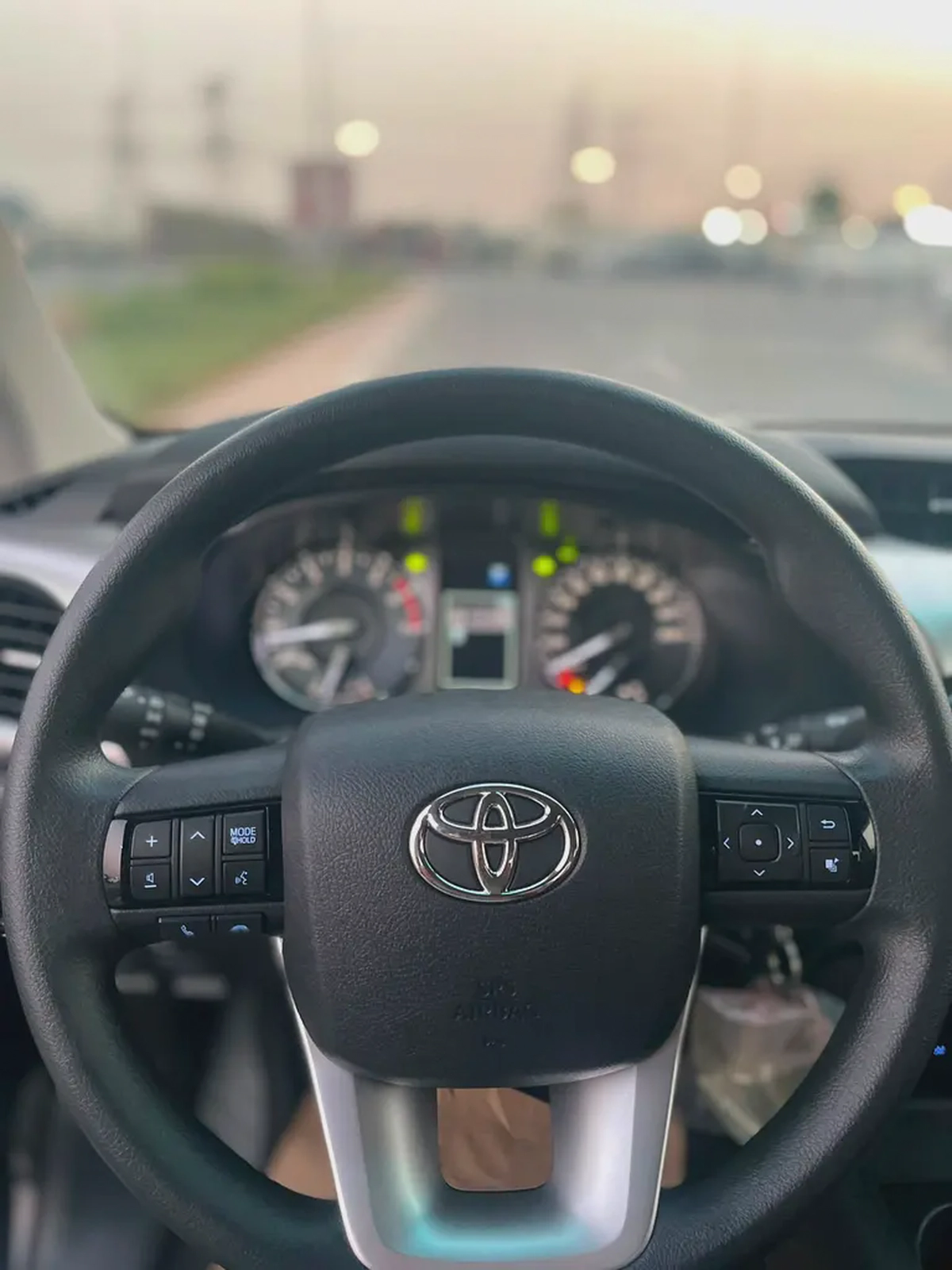 2026 Toyota Hilux Double Cab GLX SR5 A/T 2.7L PETROL GCC SPEC NEW-8-8